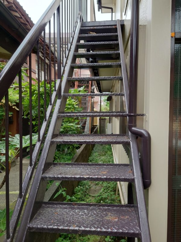 三島市にて住宅の鉄骨階段塗り替え工事